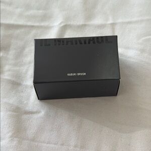 IL MAKIAGE Elegant Black Kabuki Brush